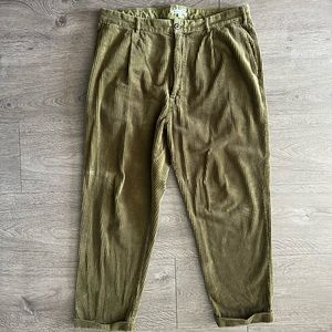 Alex Mill Standard Pleated Pant in Corduroy - Olive - 38